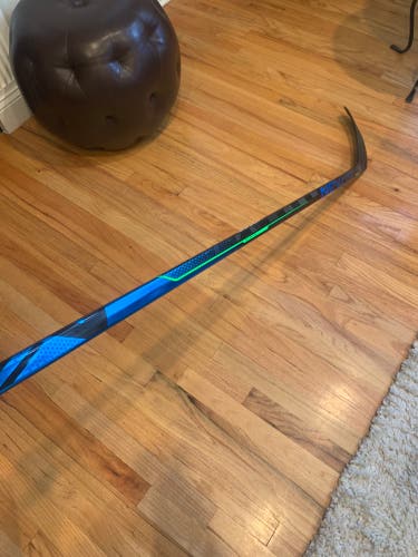 Senior Right Handed P92M Pro Stock Nexus Geo Hockey Stick