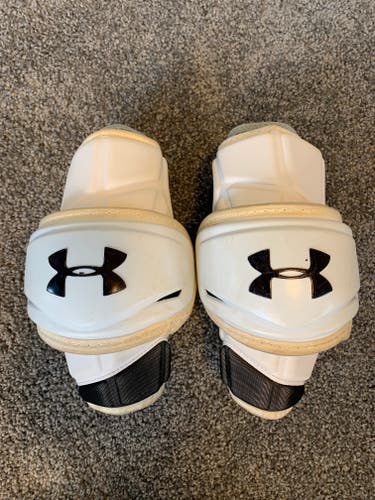 Used Youth Medium/Large Under Armour Command Pro Arm Pads