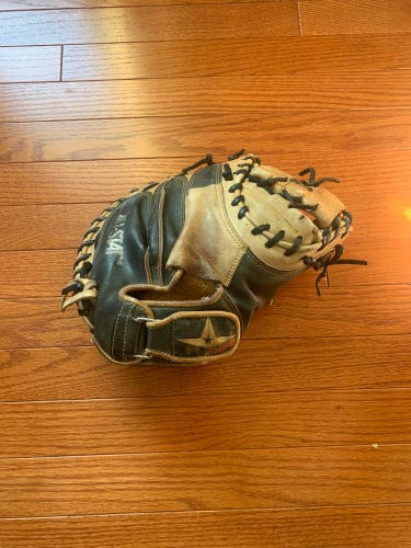 Used Right Hand Throw 33.5" CM3000SBT Catcher's Glove