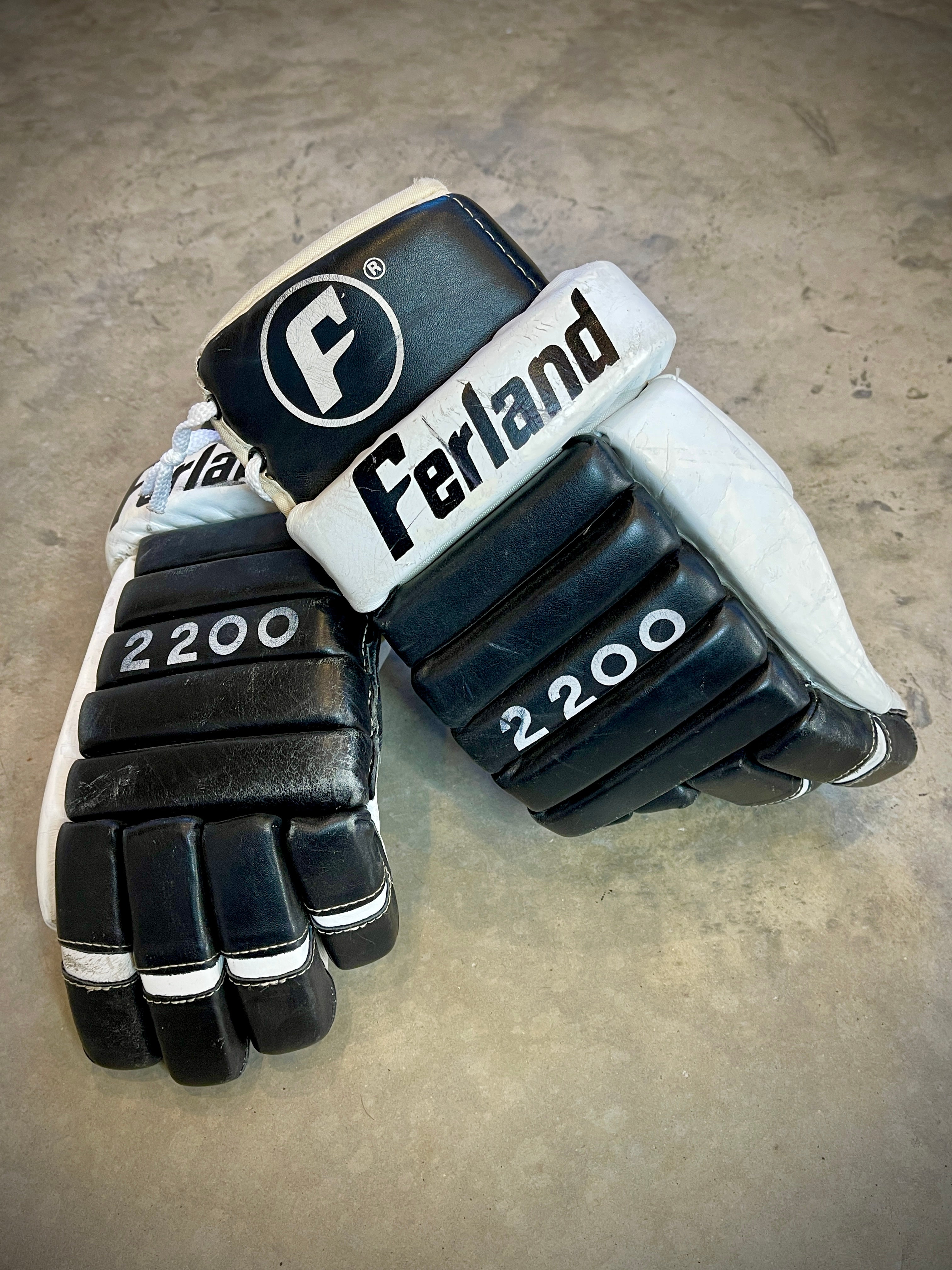 Ferland Hockey Gloves Used 14 (Blackhawks) | SidelineSwap