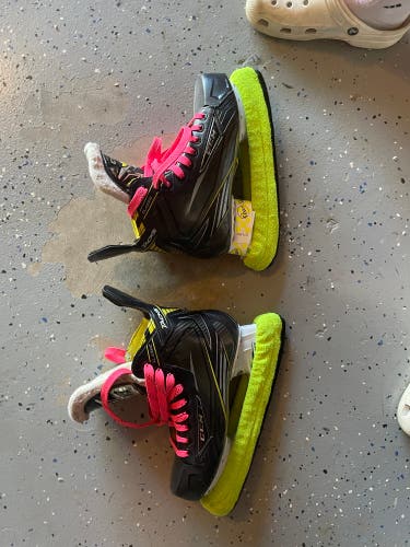 Used CCM Regular Width  Size 7.5 Super Tacks Hockey Skates