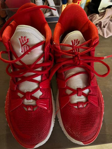 Men's Size 6.5 (Women's 7.5) Nike Kyrie 7 Shoes