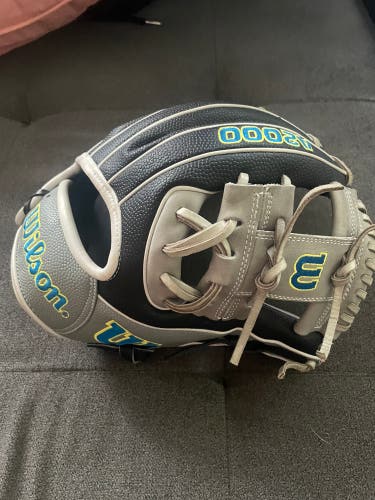 Used Infield 11.5" A2000 1786 Baseball Glove