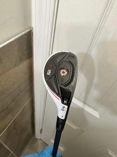 TaylorMade R15 RESCUE MID  19* Stiff Flex Right Handed