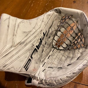 600 Break!!! True L12.2 Goalie Catch Glove (Regular)