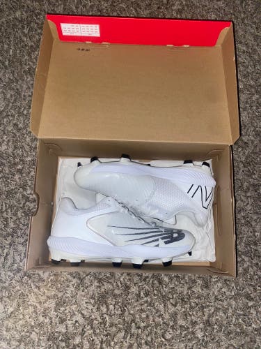 NEW BALANCE 4040v6 CLEATS SIZE 8.5