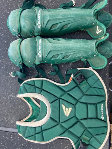 Easton jr catchers chest+legs green