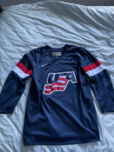 Used Nike USA Hockey Jersey size Large