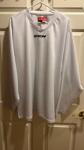 CCM 5000 Practice Jersey - White, Senior, Size Large