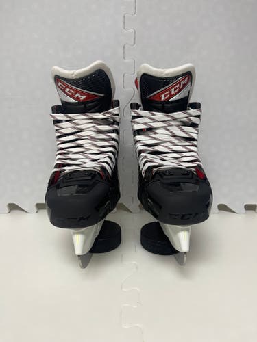 Intermediate New CCM JetSpeed FT4 Pro Hockey Skates Regular Width Size 4.5