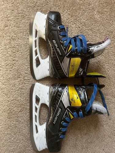 Junior Bauer Regular Width Size 1.5 Supreme 3S Hockey Skates