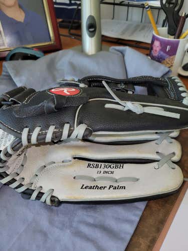 Used Rawlings Right Hand Throw Infield RSG1 softball Glove 13"