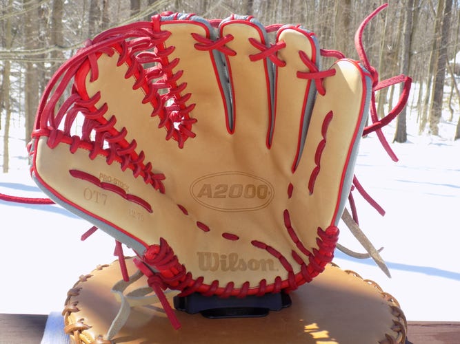 Used Wilson Right Hand Throw Outfield A2000 Baseball Glove 12.75"