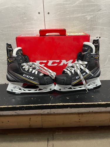 New CCM Regular Width  Size 4.5 Tacks Classic Pro+ Hockey Skates