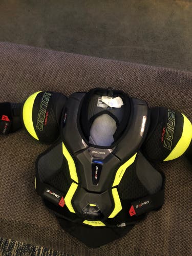 Used Medium Bauer  Vapor 3X Pro Shoulder Pads
