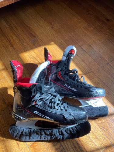 Like New Senior Bauer Regular Width Pro Stock Size 8 Vapor 3X Pro Hockey Skates
