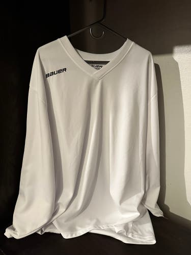 White Used Adult Unisex Bauer Jersey