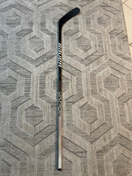 Senior Right Handed P92M Vapor Hyperlite Hockey Stick