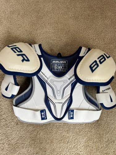 New Bauer Nexus N7000 Senior Shoulder Pads, size Medium