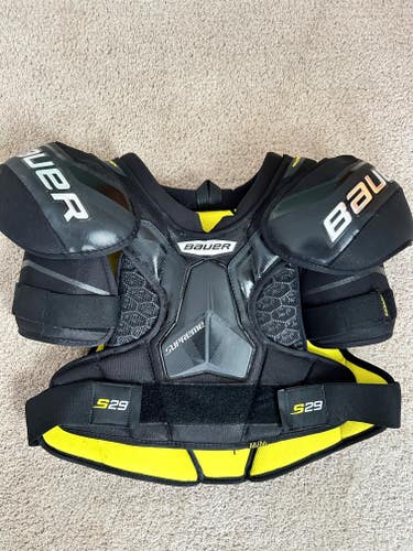 Senior New Bauer Supreme S29 Shoulder Pads, size Medium