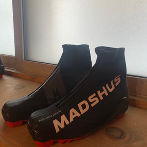US Women's Size 5.0 Cross Country Ski Boots - Madshus Race Speed Classic