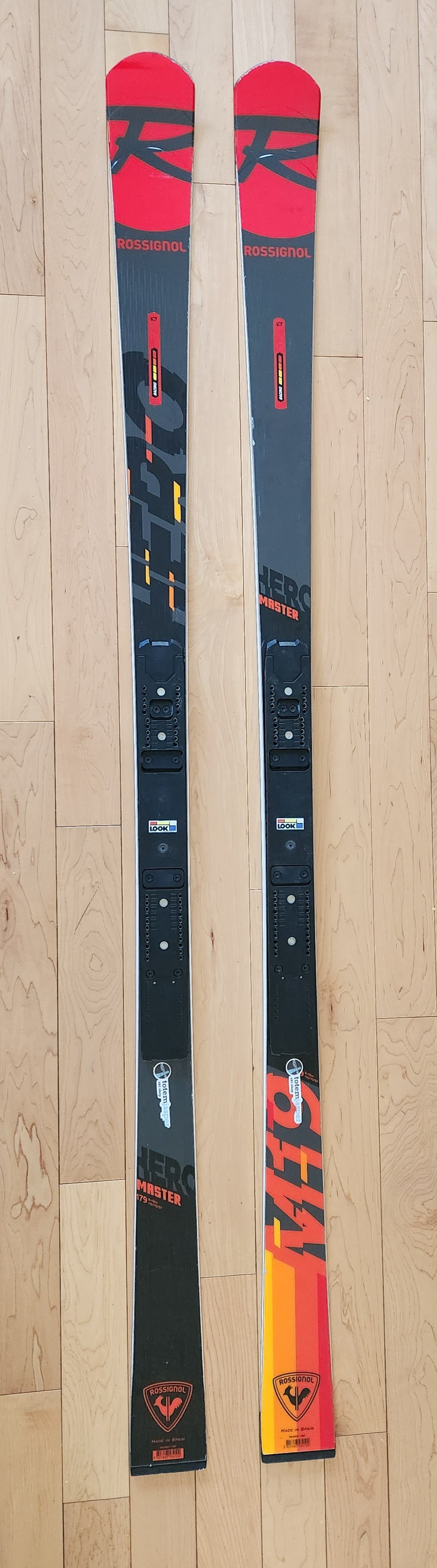 Used Unisex 2022 M19 Rossignol 179 cm Racing Hero Master Skis