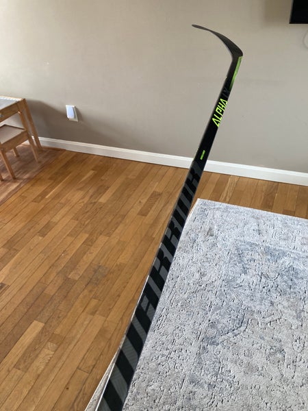Senior Right Handed Pro Stock Alpha LX Pro Hockey Stick M90