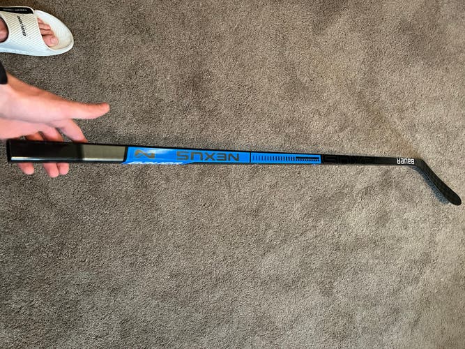 Senior Right Handed P28 Pro Stock Nexus 2N Pro Hockey Stick