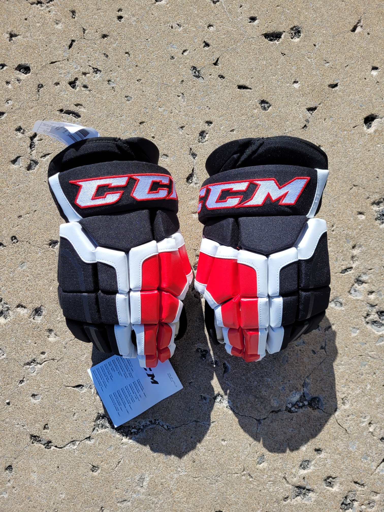 Gloves New CCM HG40 15" Pro Stock