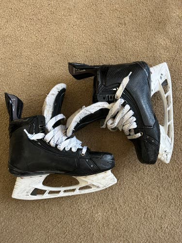 Used Bauer Regular Width Pro Stock Size 8.5 Vapor Hyperlite Hockey Skates