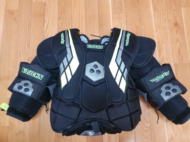 Used Intermediate XXL Vaughn Velocity VE8 Int Goalie Chest Protector