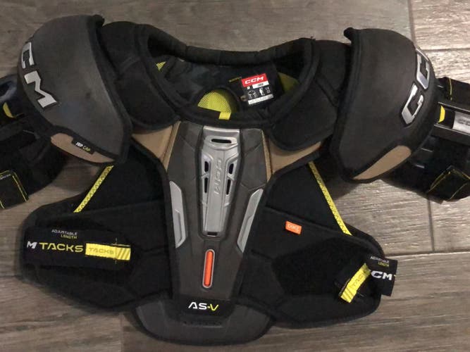 Like new Senior Used Large CCM Tacks AS-V Shoulder Pads
