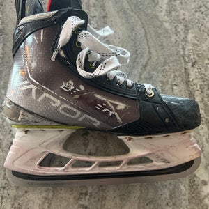Used Bauer Wide Width  Size 7 Vapor Hyperlite Hockey Skates
