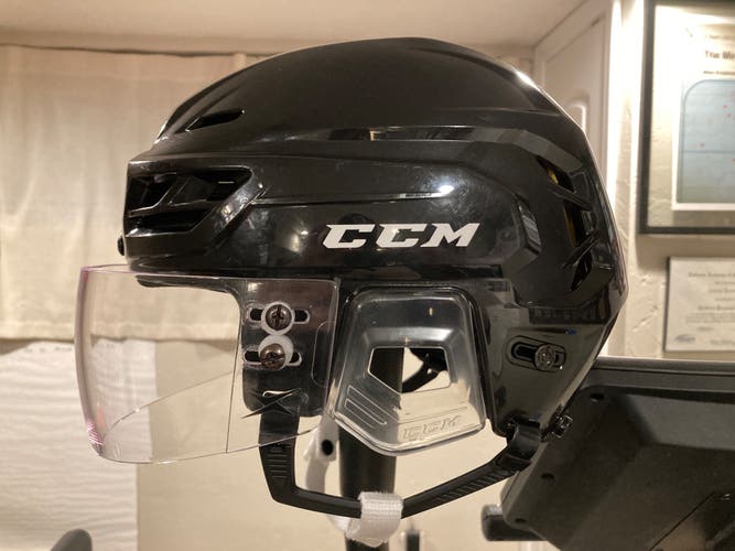 Medium CCM Tacks 310 Helmet With Visor