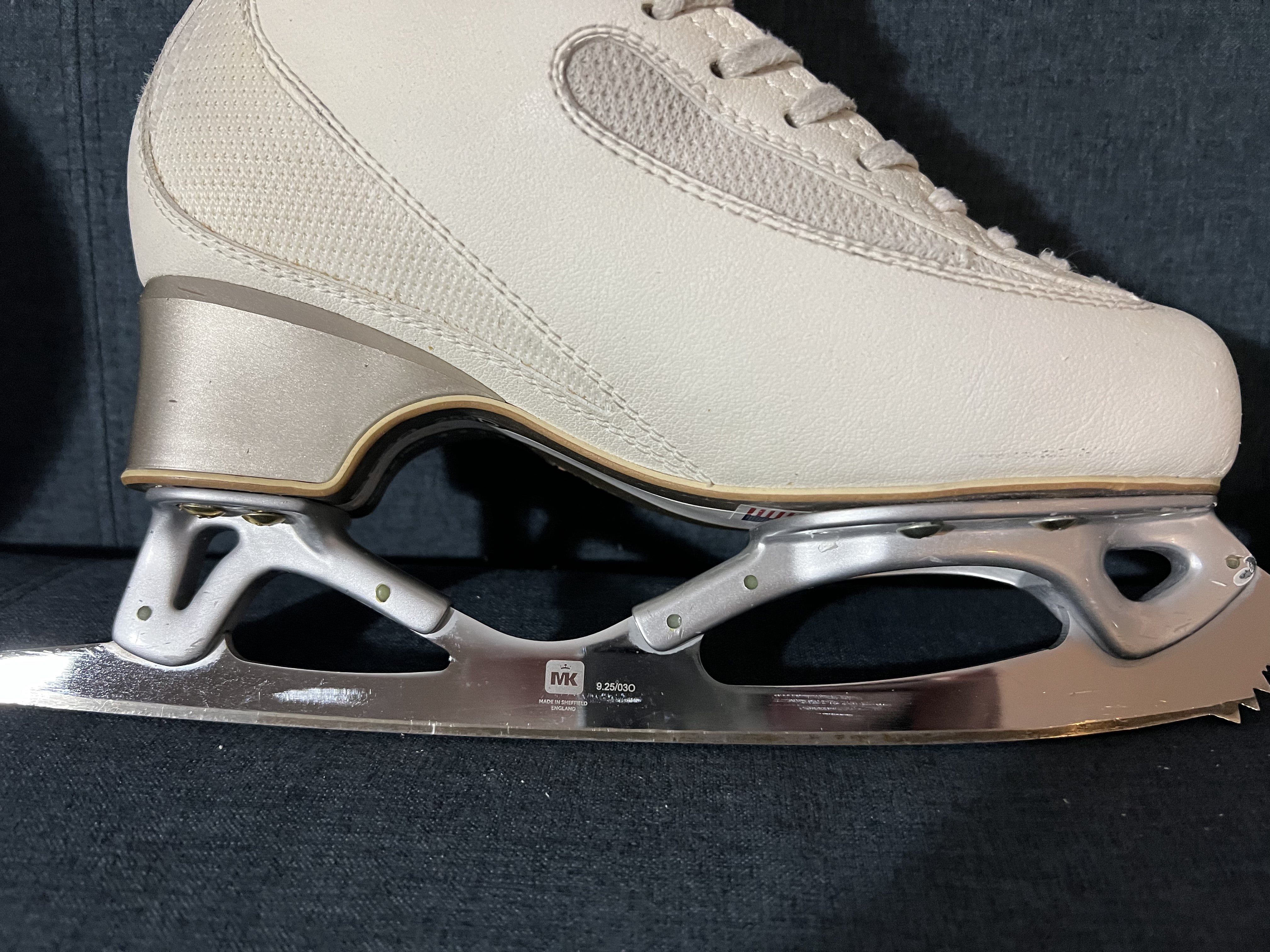 Edea Ice Fly 250d with Gold Seal Revolution blades | SidelineSwap