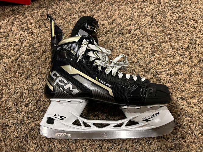 CCM AS-590 Skates