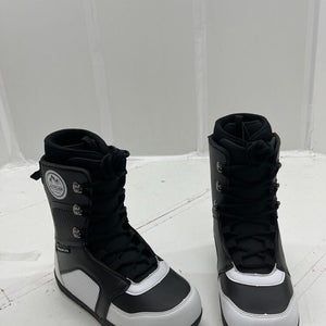 NEW! 29.0 Altitude Boardwerx Men’s Lace Up Snowboard Boots