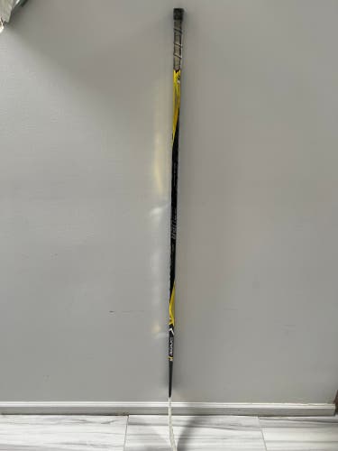Senior Right Handed P28 Supreme 1S Hockey Stick No Grip