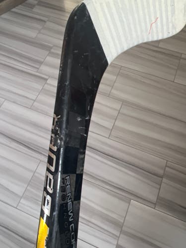 Senior Right Handed P28  Supreme 1S Hockey Stick No Grip
