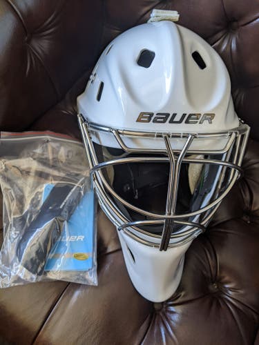 Senior New Bauer NMEOne Goalie Mask Medium