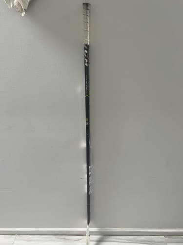 Intermediate Right Handed P28 RibCor Pro 3 PMT Hockey Stick