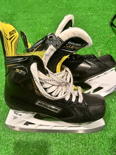 Used Bauer Regular Width Size 6 Supreme S29 Hockey Skates