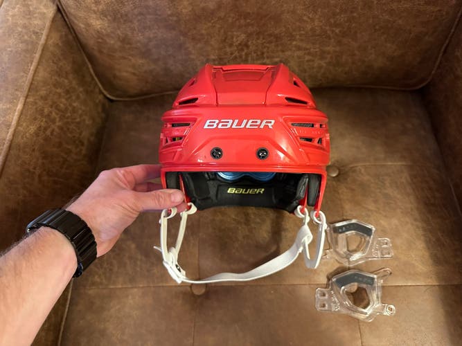 Used Large Bauer  Re-Akt 150 Helmet