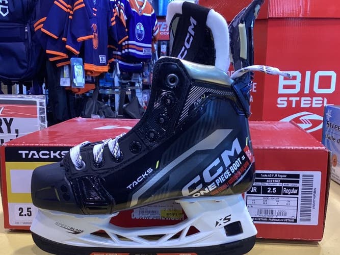 Junior New CCM Tacks ASV Hockey Skates Regular Width Size 2.5
