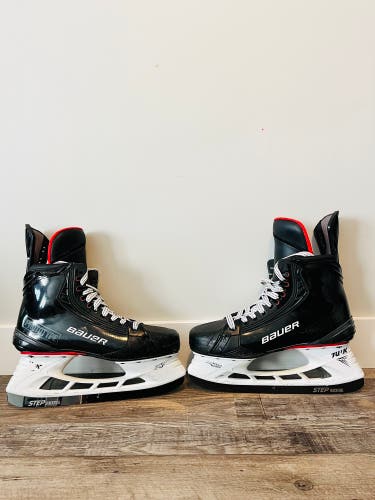 Bauer Vapor Hyperlite Prototype Chicago Blackhawks pro stock 7.5 280 Tuuk
