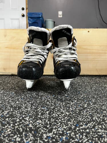Used Bauer Extra Wide Width 11Y Supreme 1S Hockey Skates