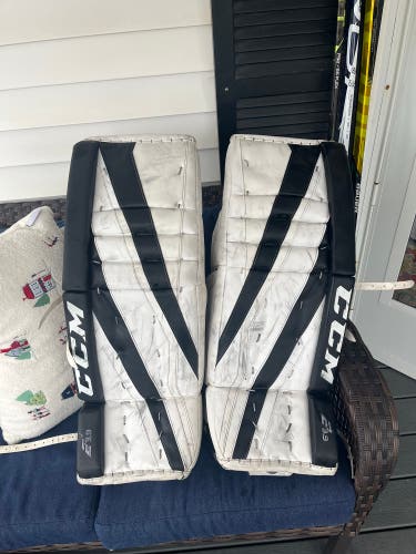 31" CCM  Extreme Flex E3.9 Goalie Leg Pads