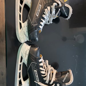 Used Bauer Regular Width Size 9 Supreme Hockey Skates