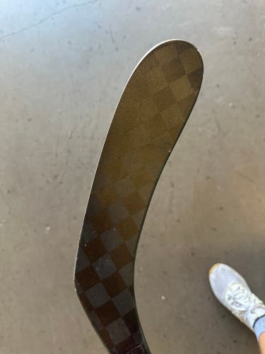 Senior Right Handed P28  Nexus Sync Hockey Stick