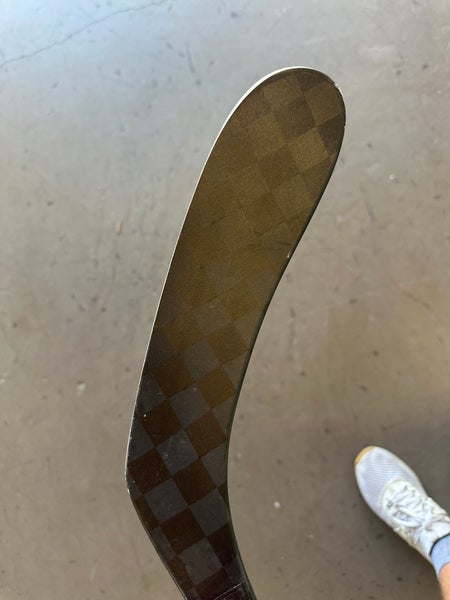 Senior Right Handed P28 Nexus Sync Hockey Stick